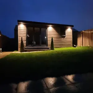  Holiday home T-i-g-h The Coziest Place Wifi & Netflix Near Roundhay United Kingdom